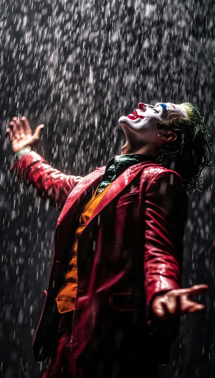 hình nền điện thoại joker dưới mưa