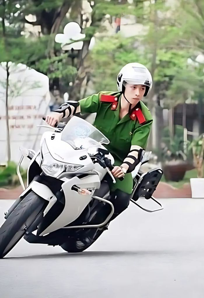 ảnh công an bắt tội phạm