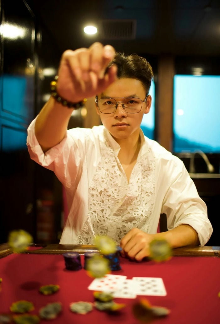 hình thần bài