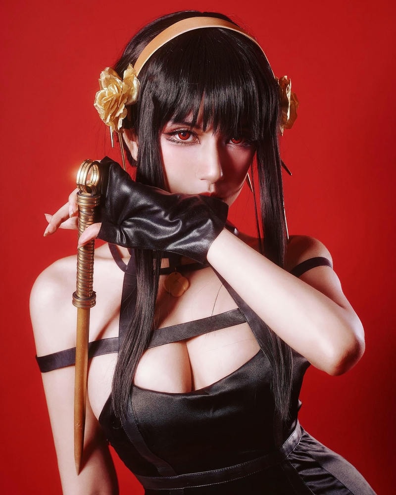 cosplay yor khoe ngực