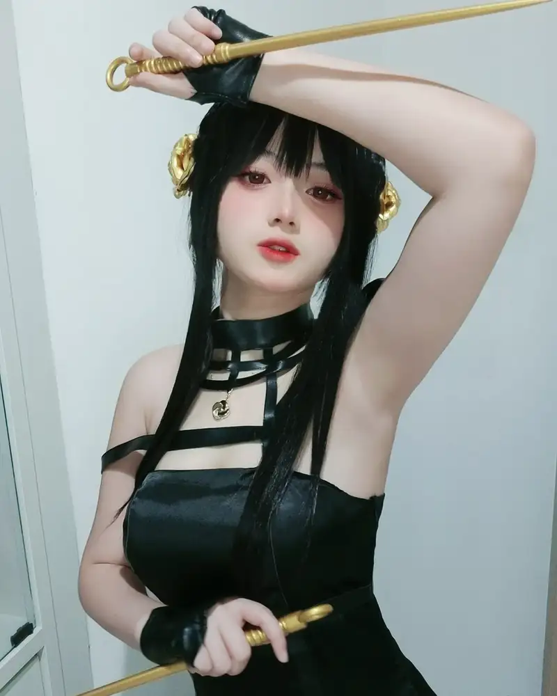 cosplay yor cute