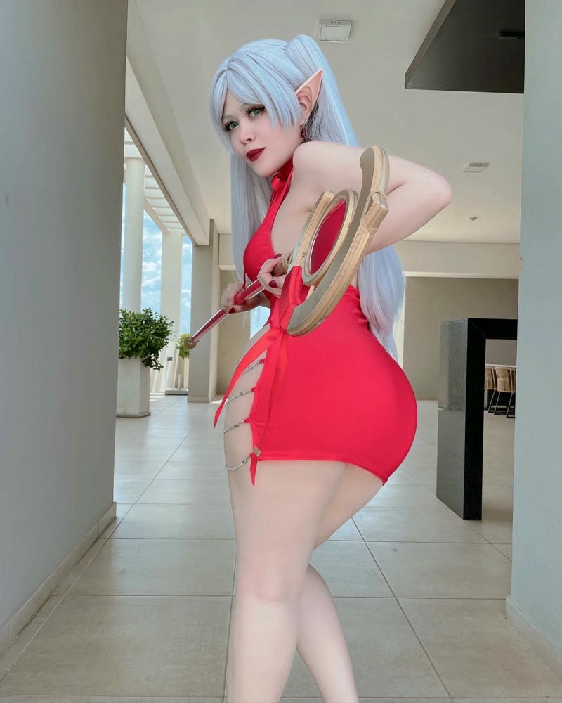ảnh cosplay frieren mông to