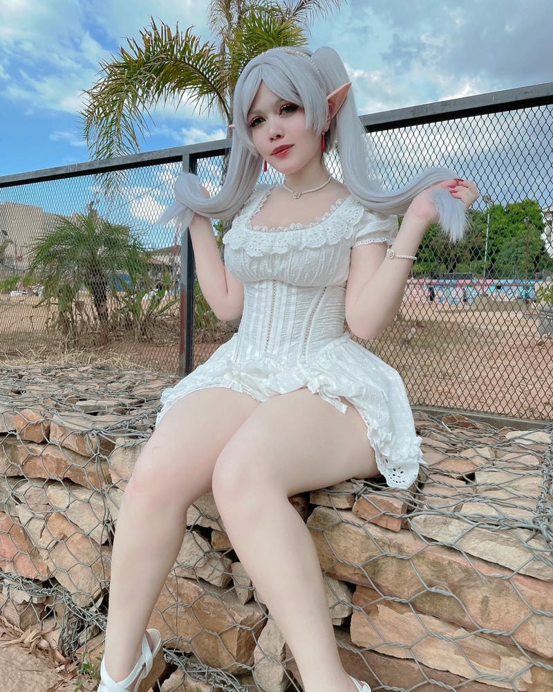 ảnh cosplay frieren quyễn rũ