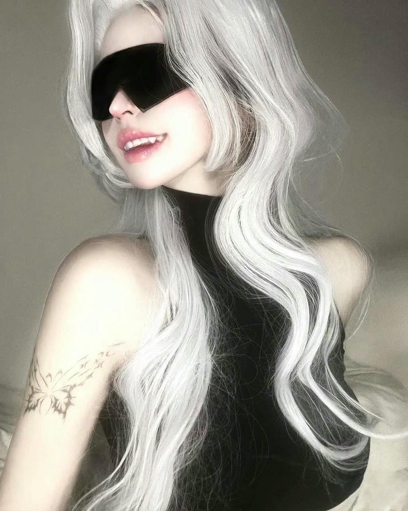 ảnh cosplay gojo cười nhe răng