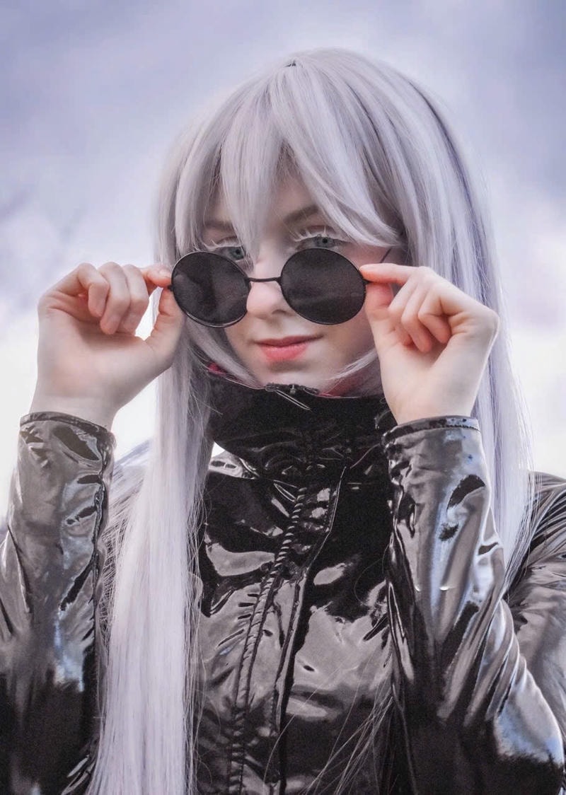 ảnh cosplay gojo đeo kính