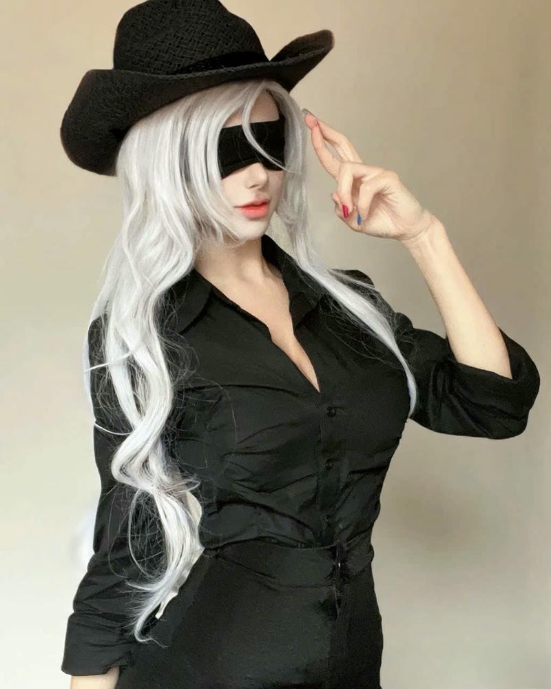 ảnh cosplay gojo đội mũ cao bồi