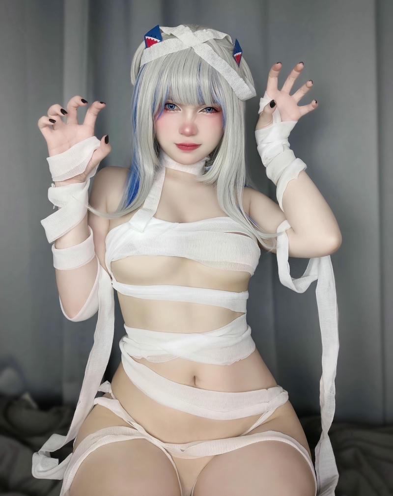 ảnh cosplay gura vú to