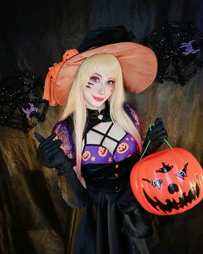 ảnh cosplay halloween gợi cảm