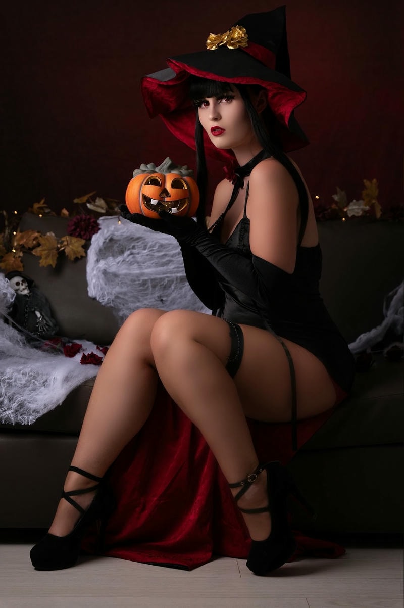 ảnh cosplay halloween khiêu gợi