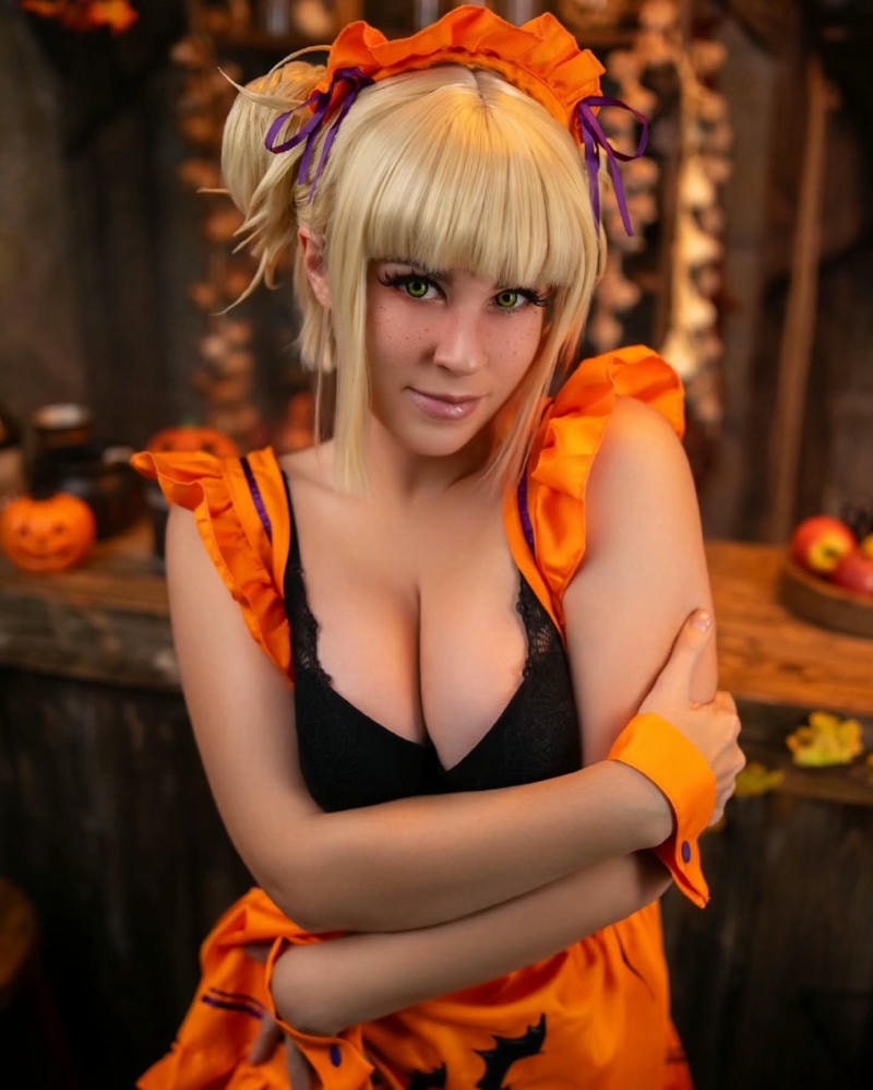 ảnh cosplay halloween vú to
