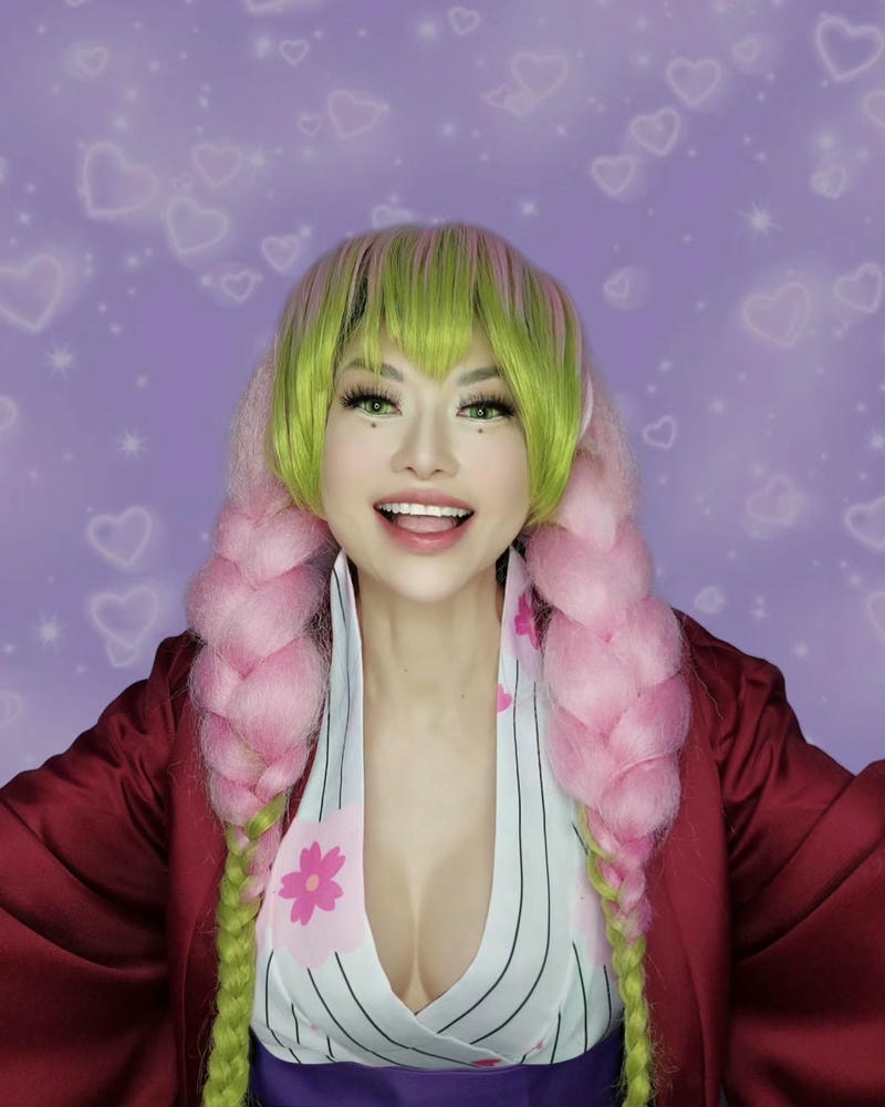 ảnh cosplay luyến trụ cười nhe răng