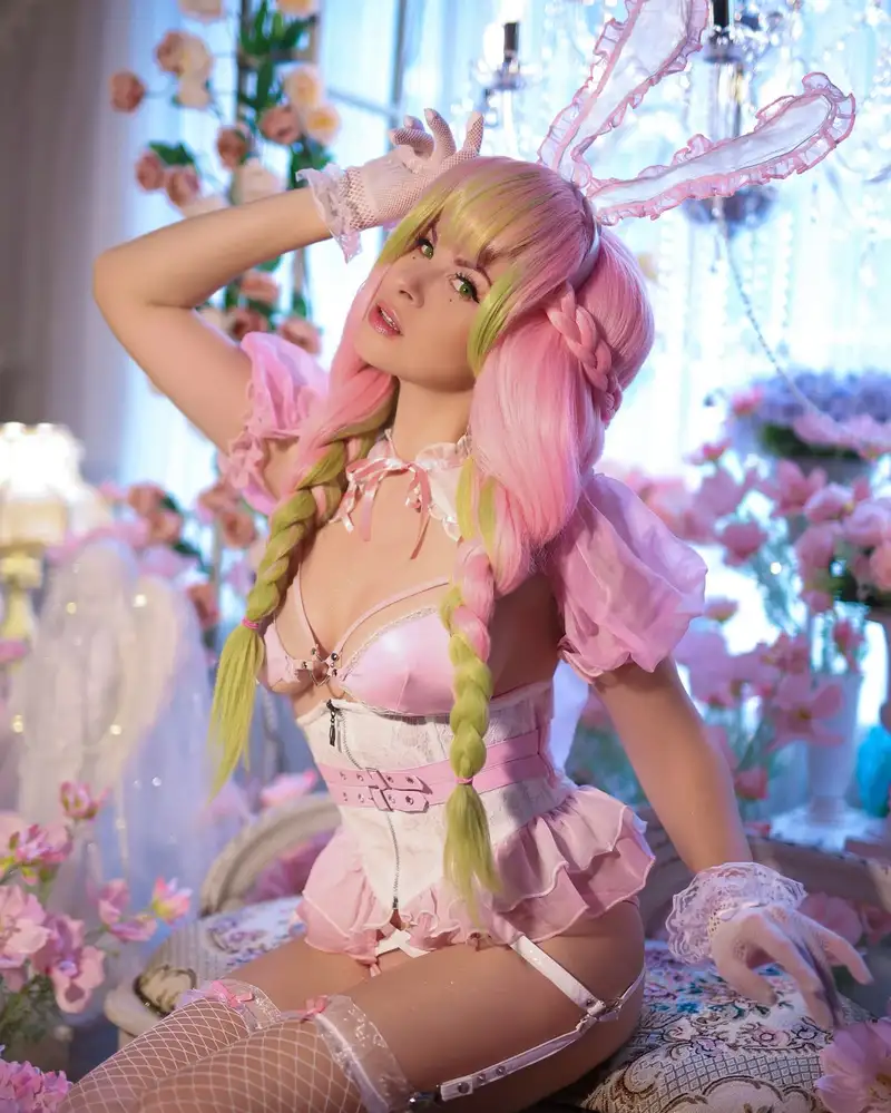 ảnh cosplay luyến trụ khiêu gợi