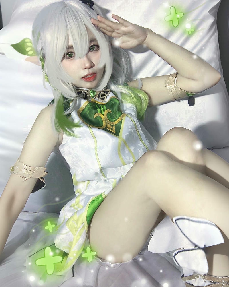 ảnh cosplay nahida gợi cảm