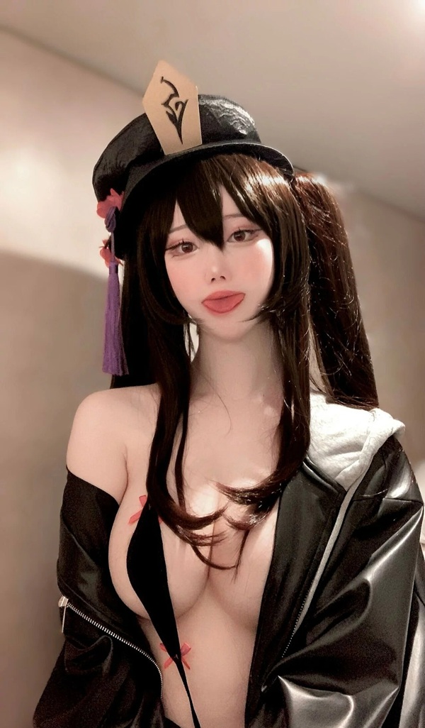 ảnh cosplay nezuko khoe ngực
