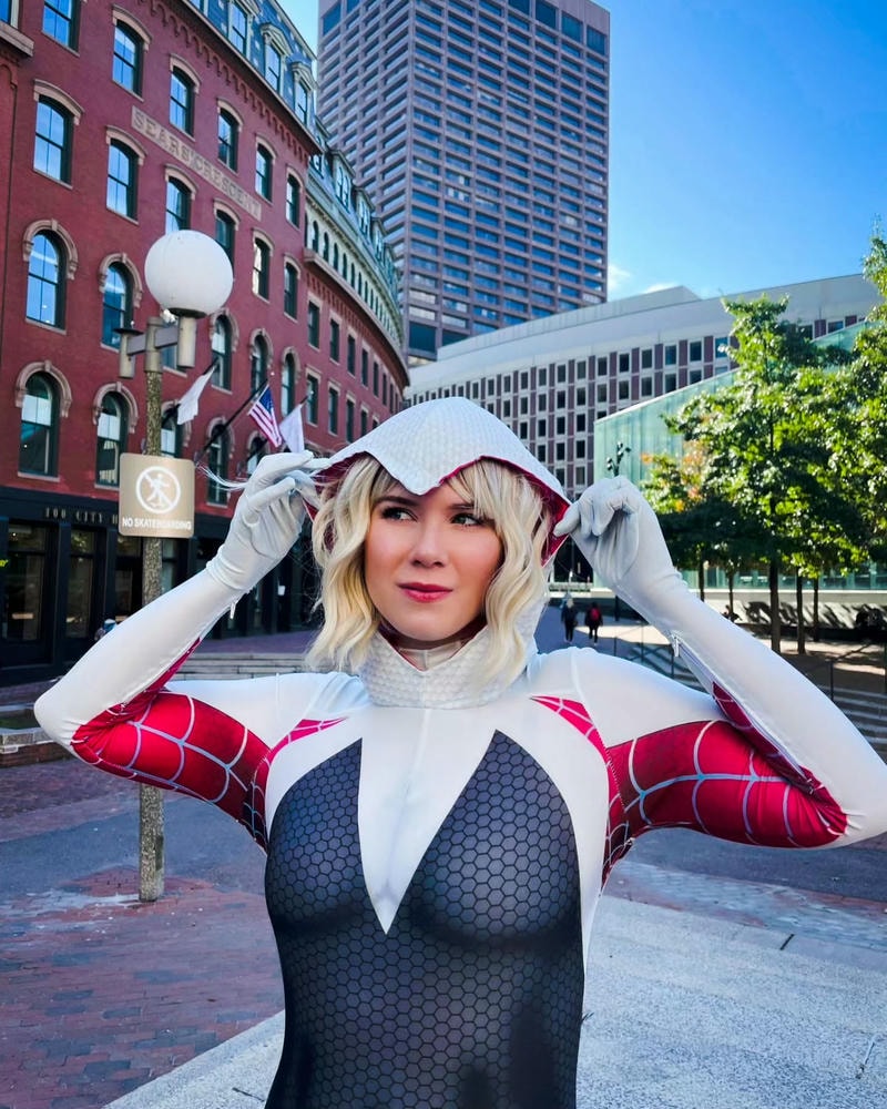 ảnh cosplay người nhện đội mũ