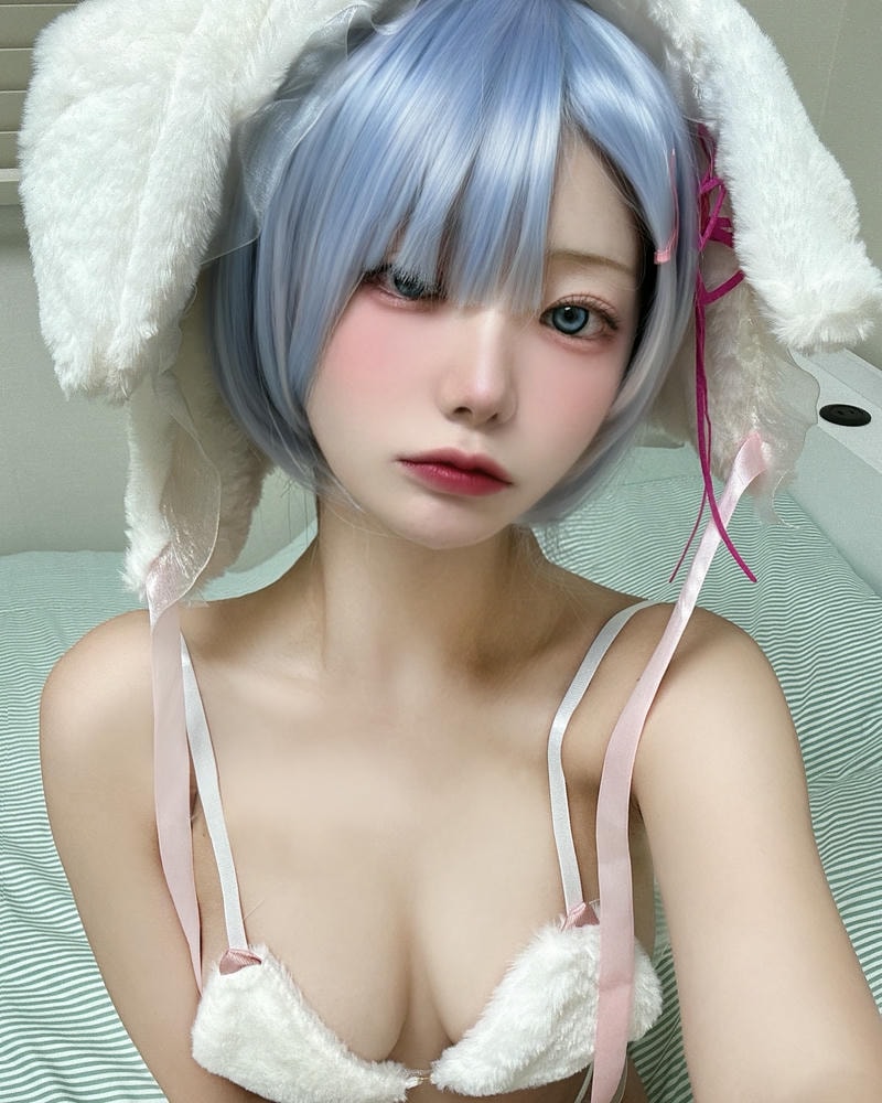 ảnh cosplay rem gợi cảm