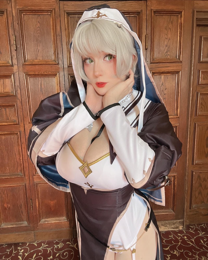 ảnh cosplay sơ khoe ngực
