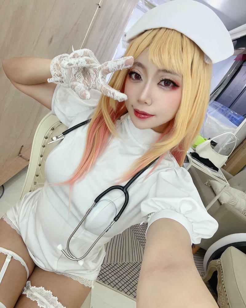 ảnh cosplay y tá xinh