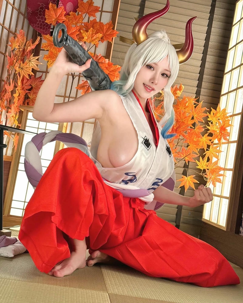 ảnh cosplay yamato khoe ngực