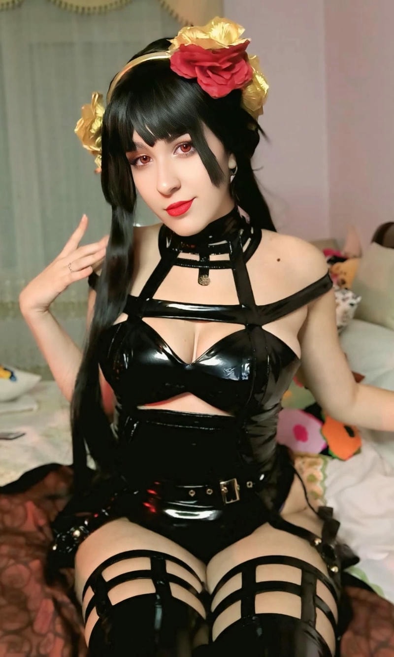 ảnh cosplay yor khiêu dâm