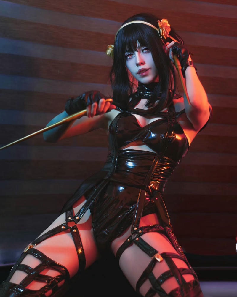 ảnh cosplay yor nóng bỏng