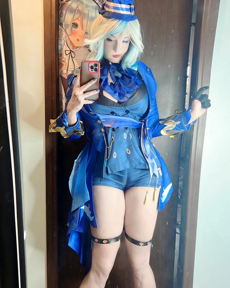 ảnh furina cosplay quyễn rũ