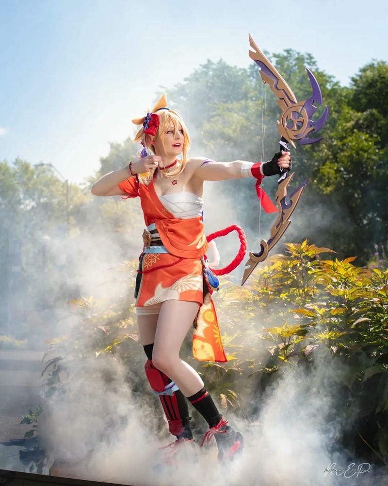 ảnh yoimiya cosplay cầm cung