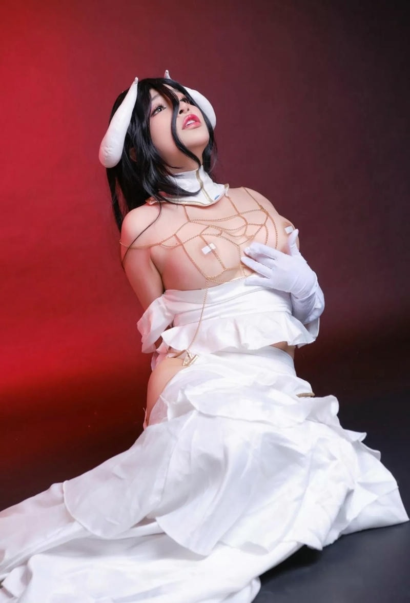 cosplay albedo zú to khủng