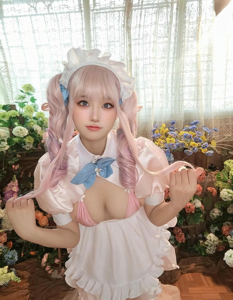 cosplay anime nữ khoe ngực