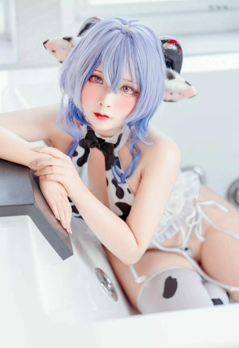 cosplay bò sữa khiêu dâm