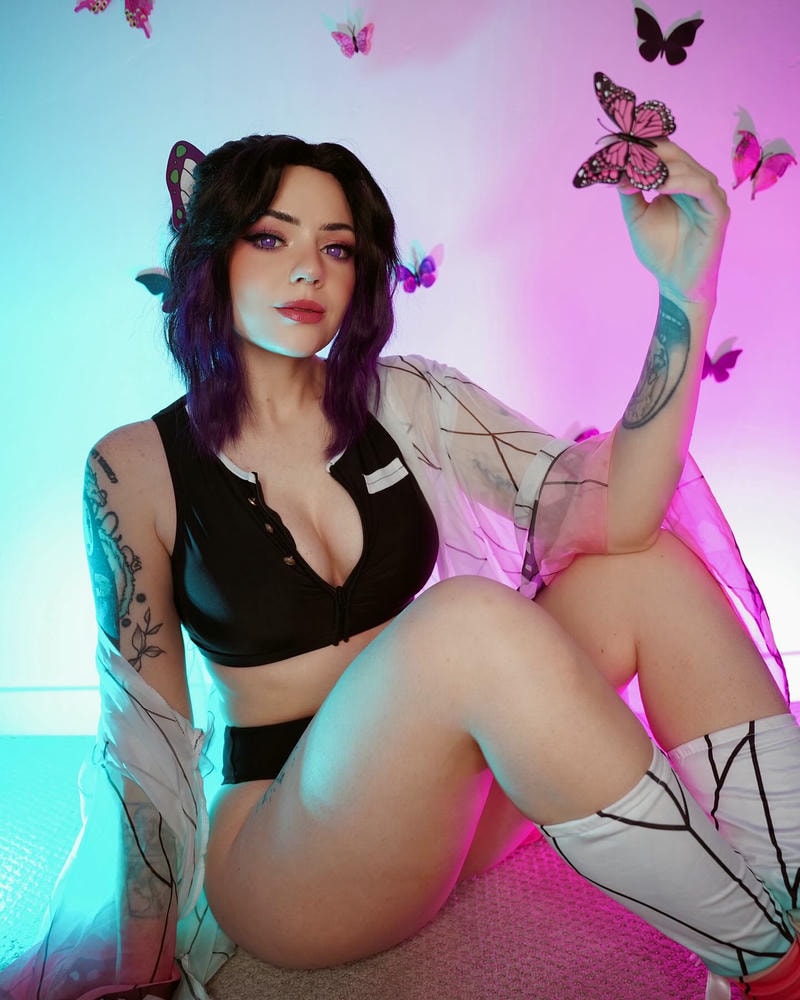 cosplay demon slayer mông căng