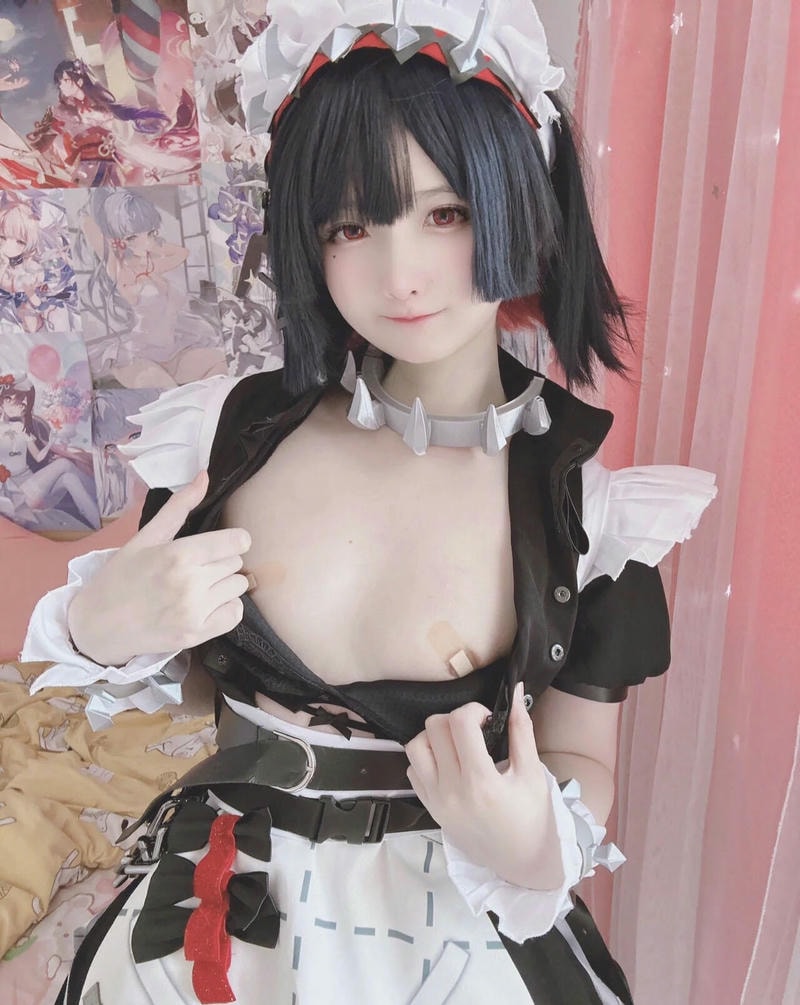 cosplay ellen joe hở vú