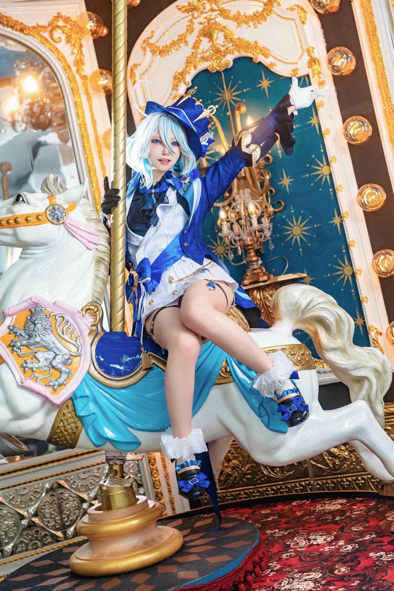 cosplay furina chân ngắn
