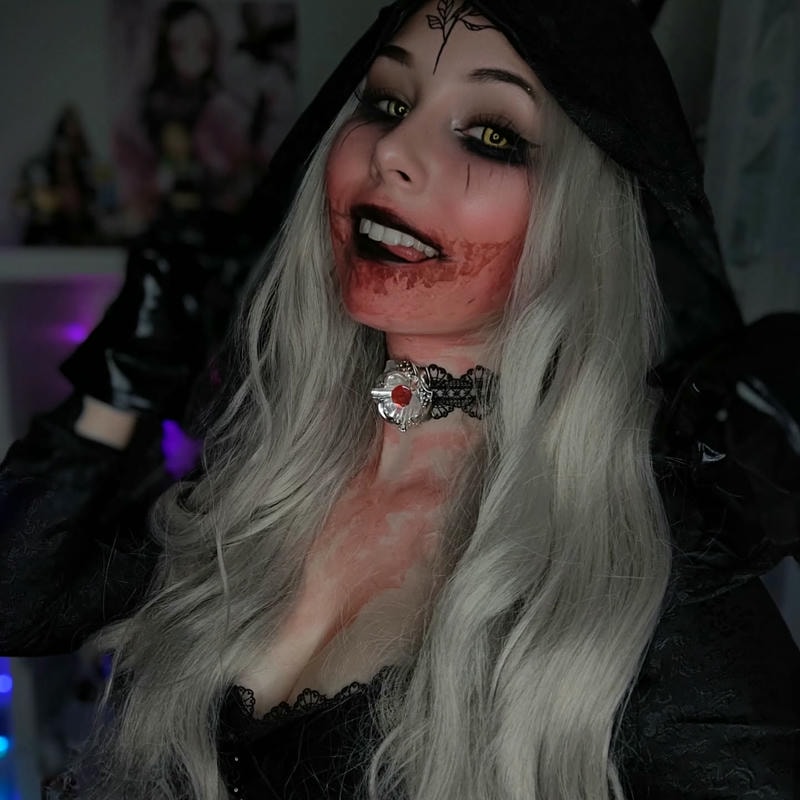 cosplay halloween cười nhe răng