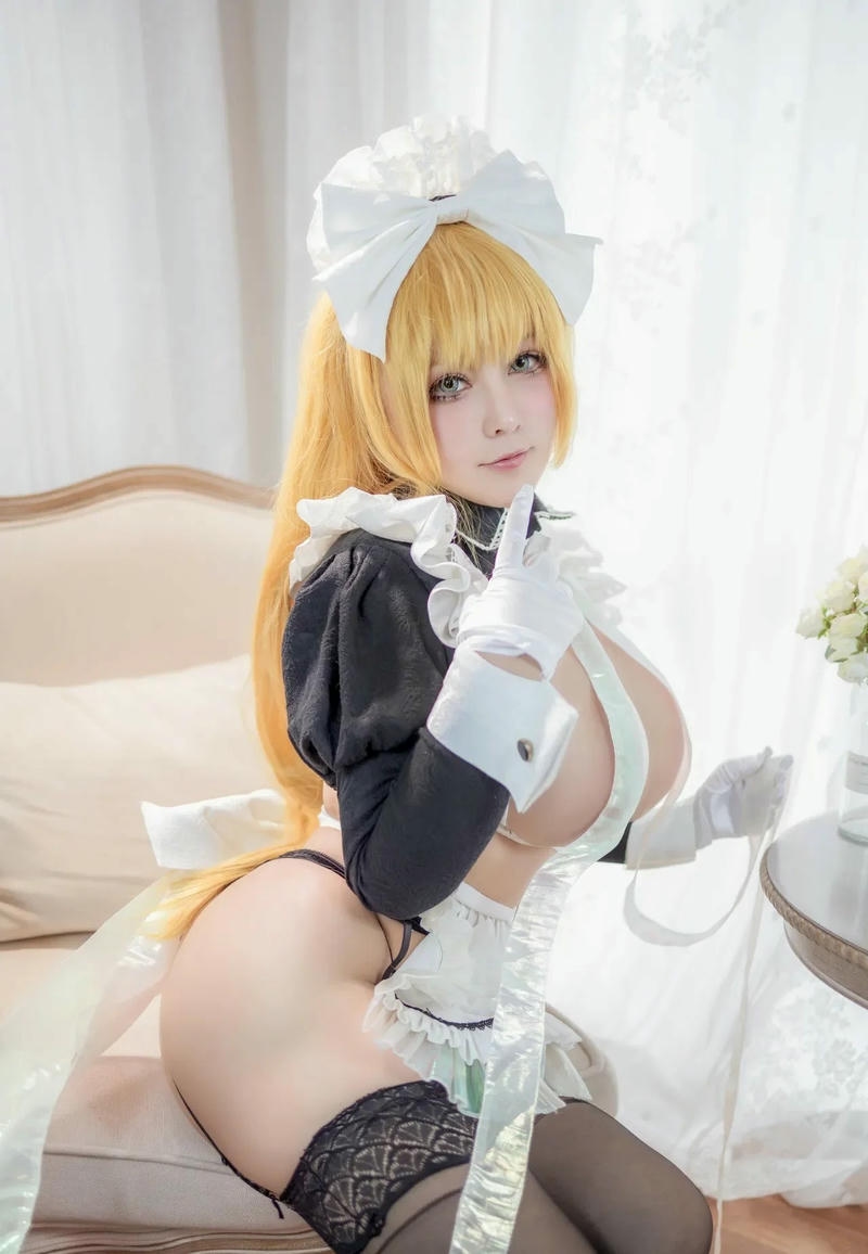 cosplay hầu gái xinh