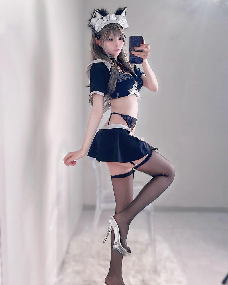 cosplay maid
