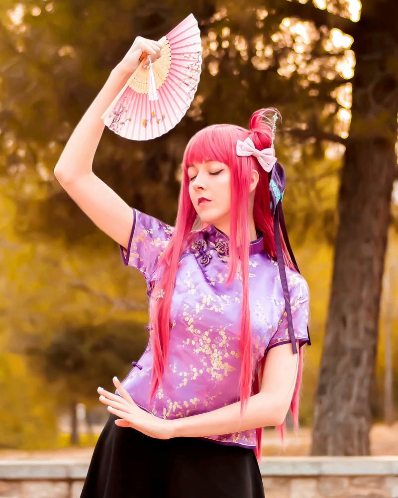 cosplay nino cầm quạt