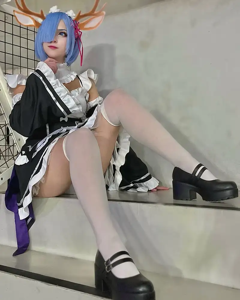 cosplay rem chân dài