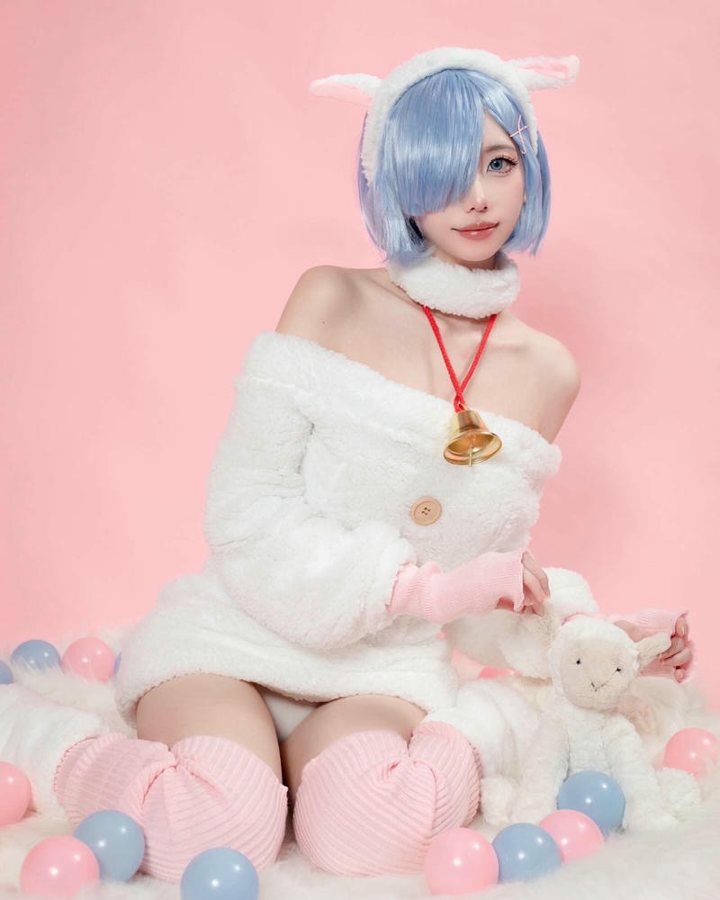 cosplay rem khiêu gợi