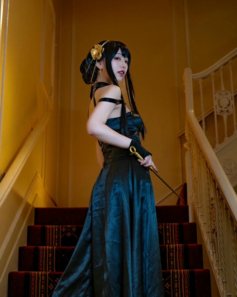 cosplay yor hở vai