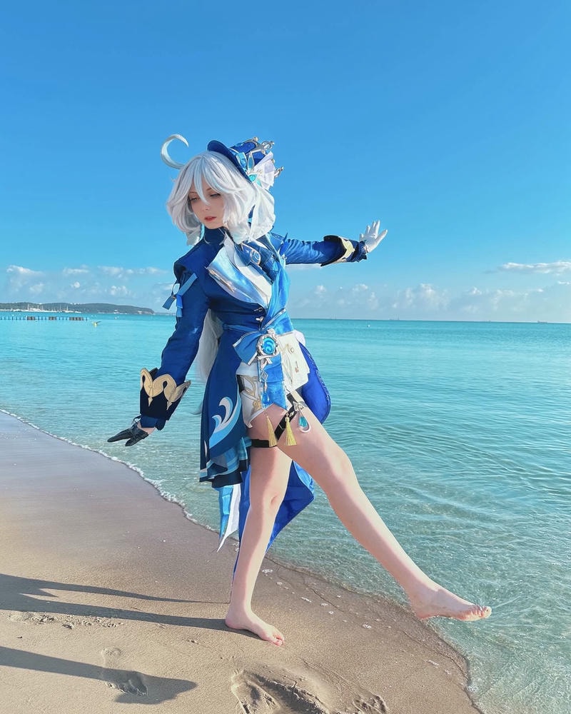 furina cosplay chân dài