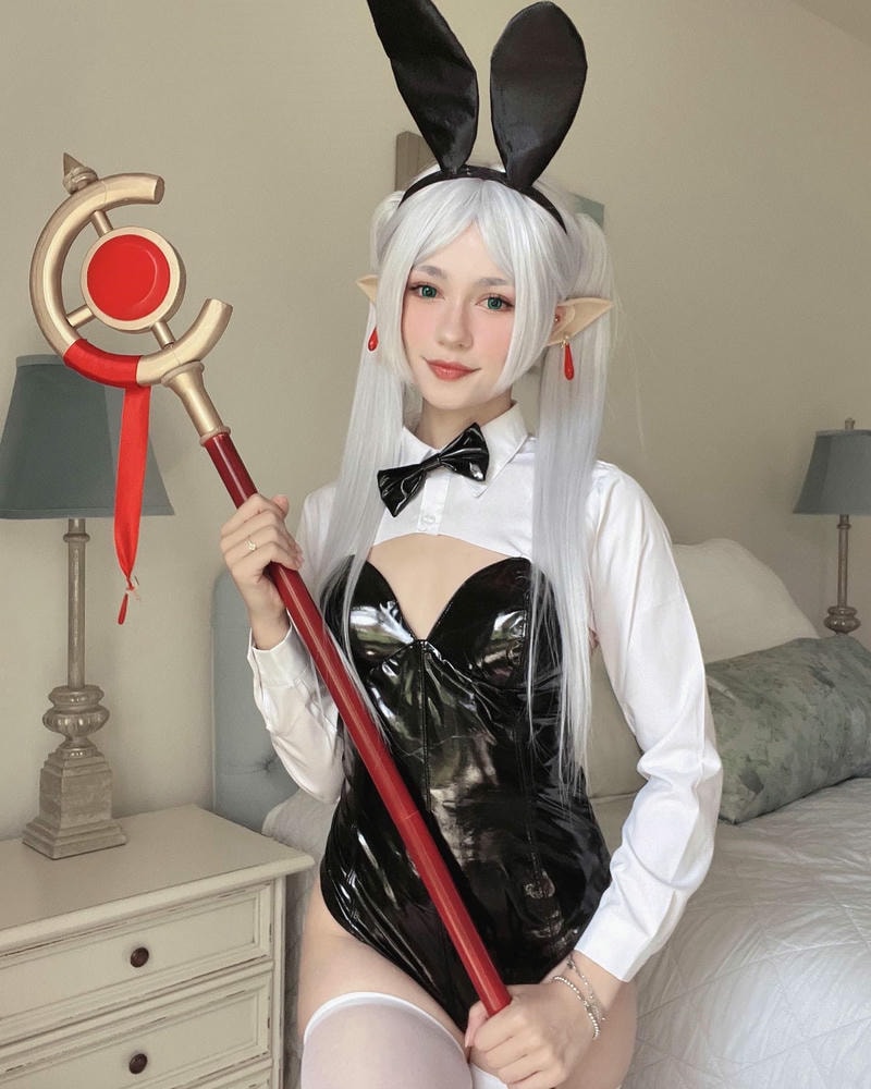 hình ảnh cosplay frieren gợi cảm